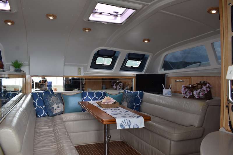 Catamaran Charter Ultima Life