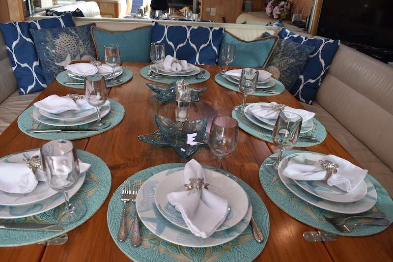 Yacht charter Ultima Life
