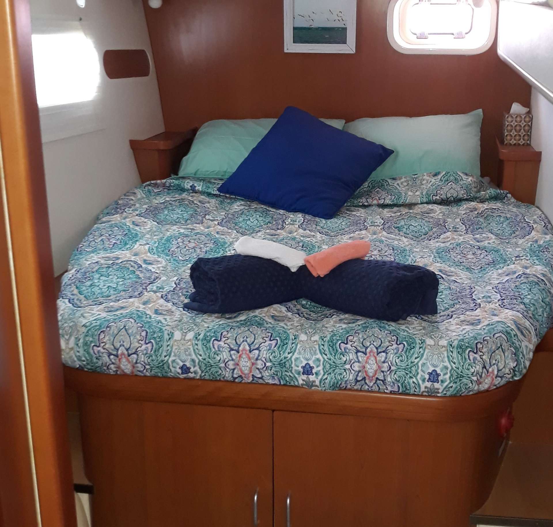 DESTINY III Yacht Charter - Guest Room 1