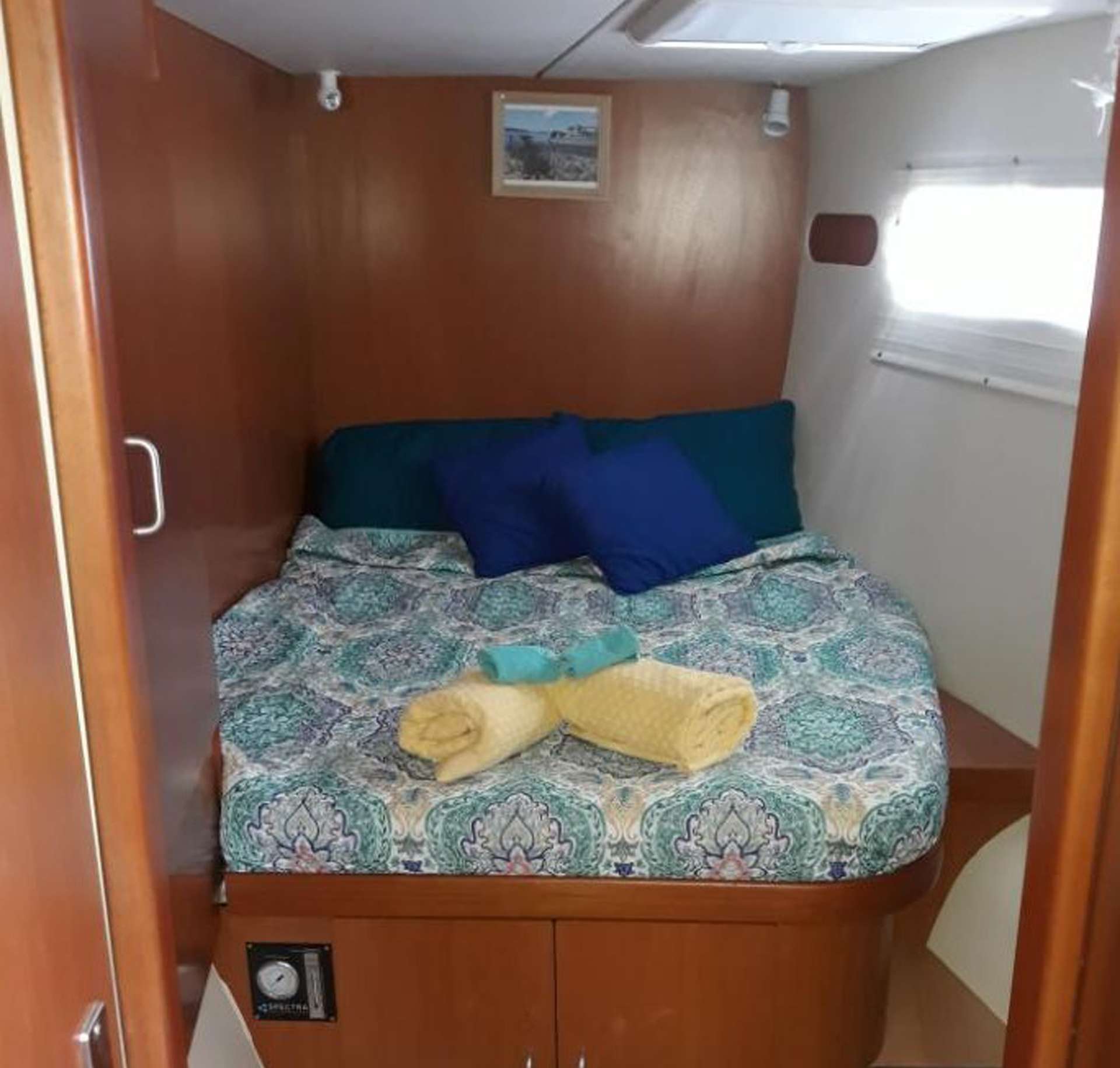 DESTINY III Yacht Charter - Guest Room 2