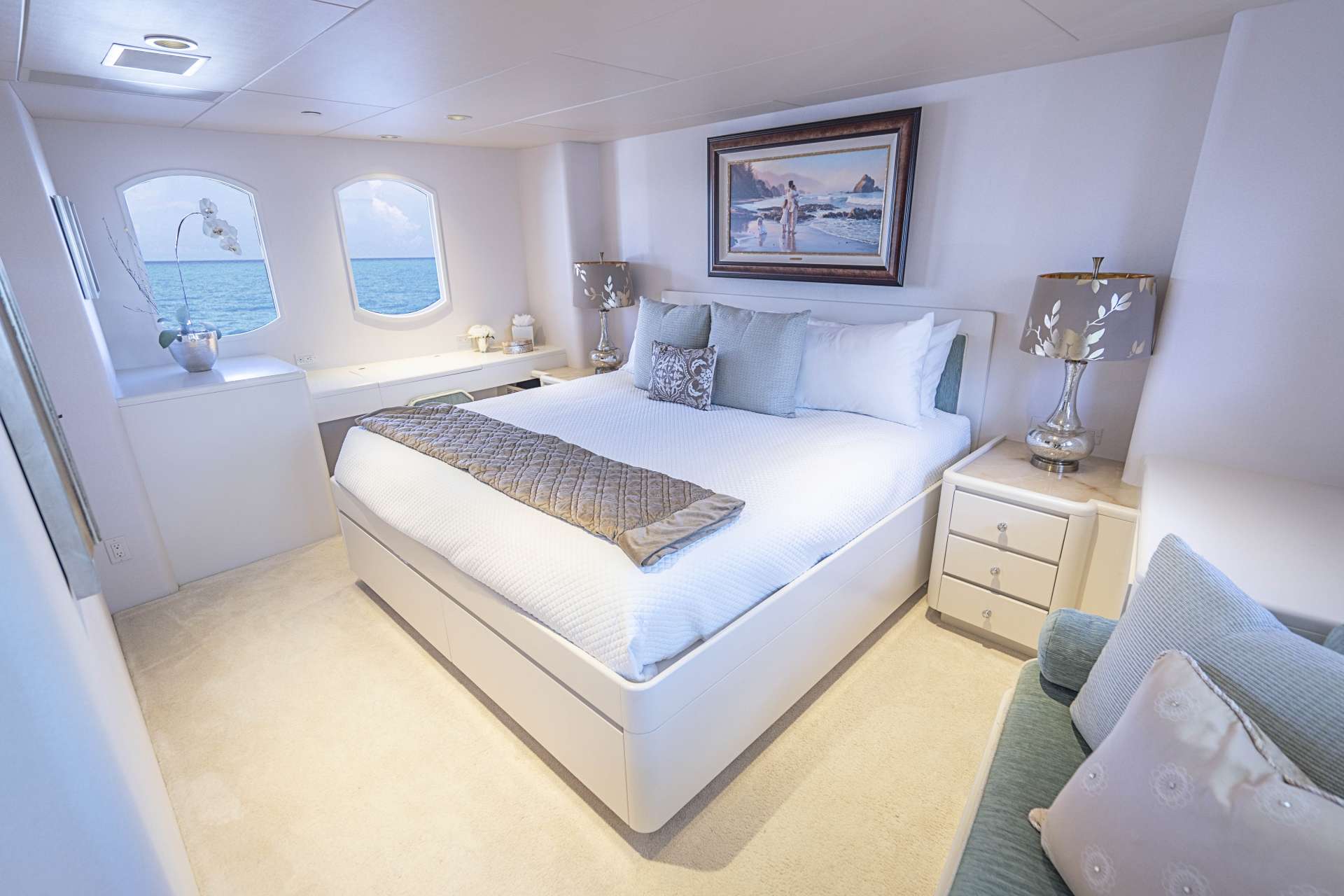 CHERISH II Yacht Charter - VIP On deck guest stateroom