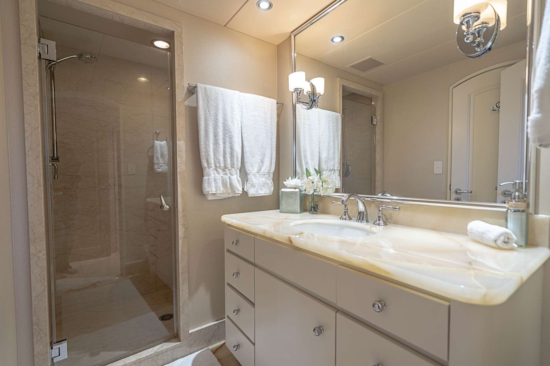 Queen guest bath 