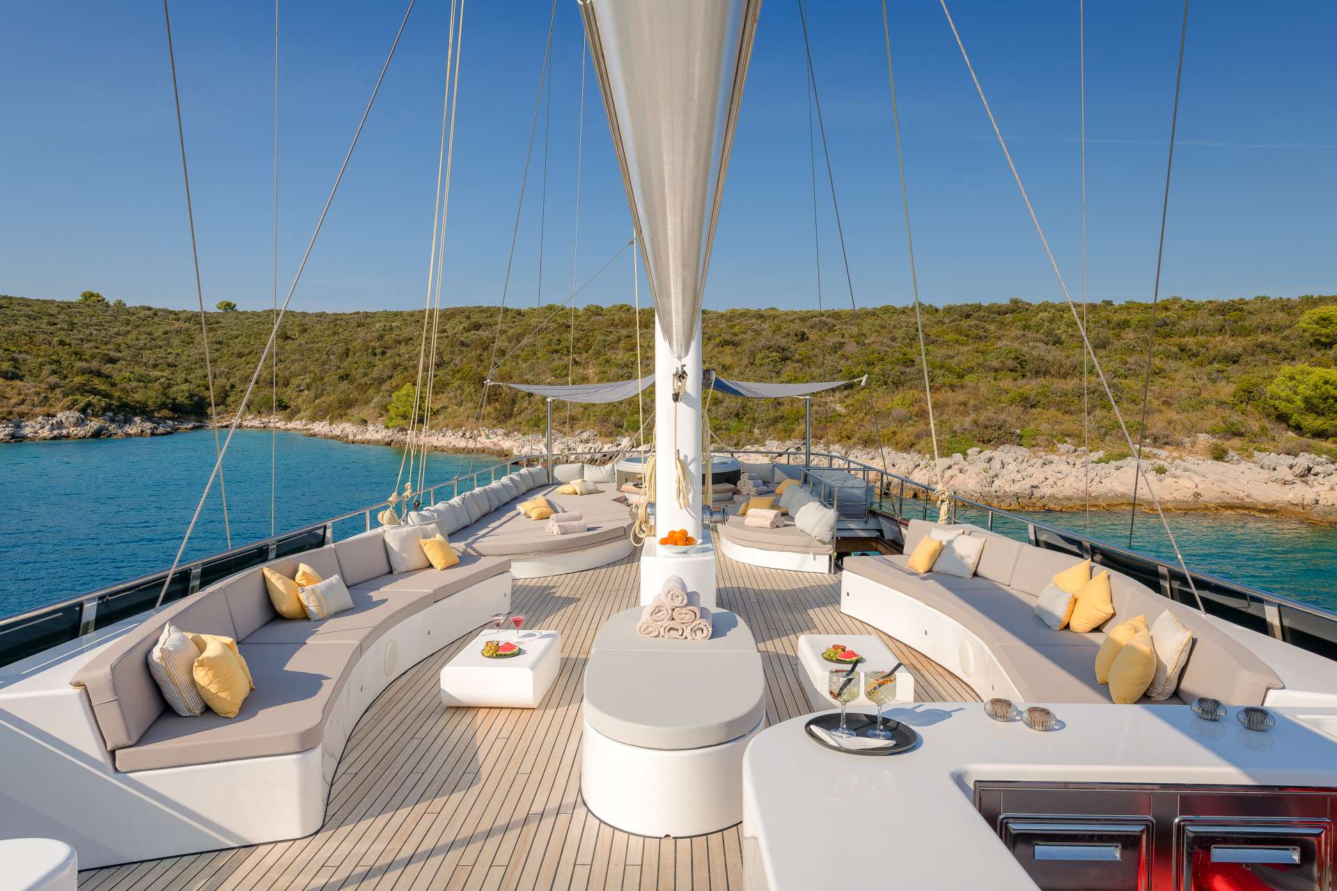 LADY GITA Yacht Charter - Sun Deck - Lounge Area