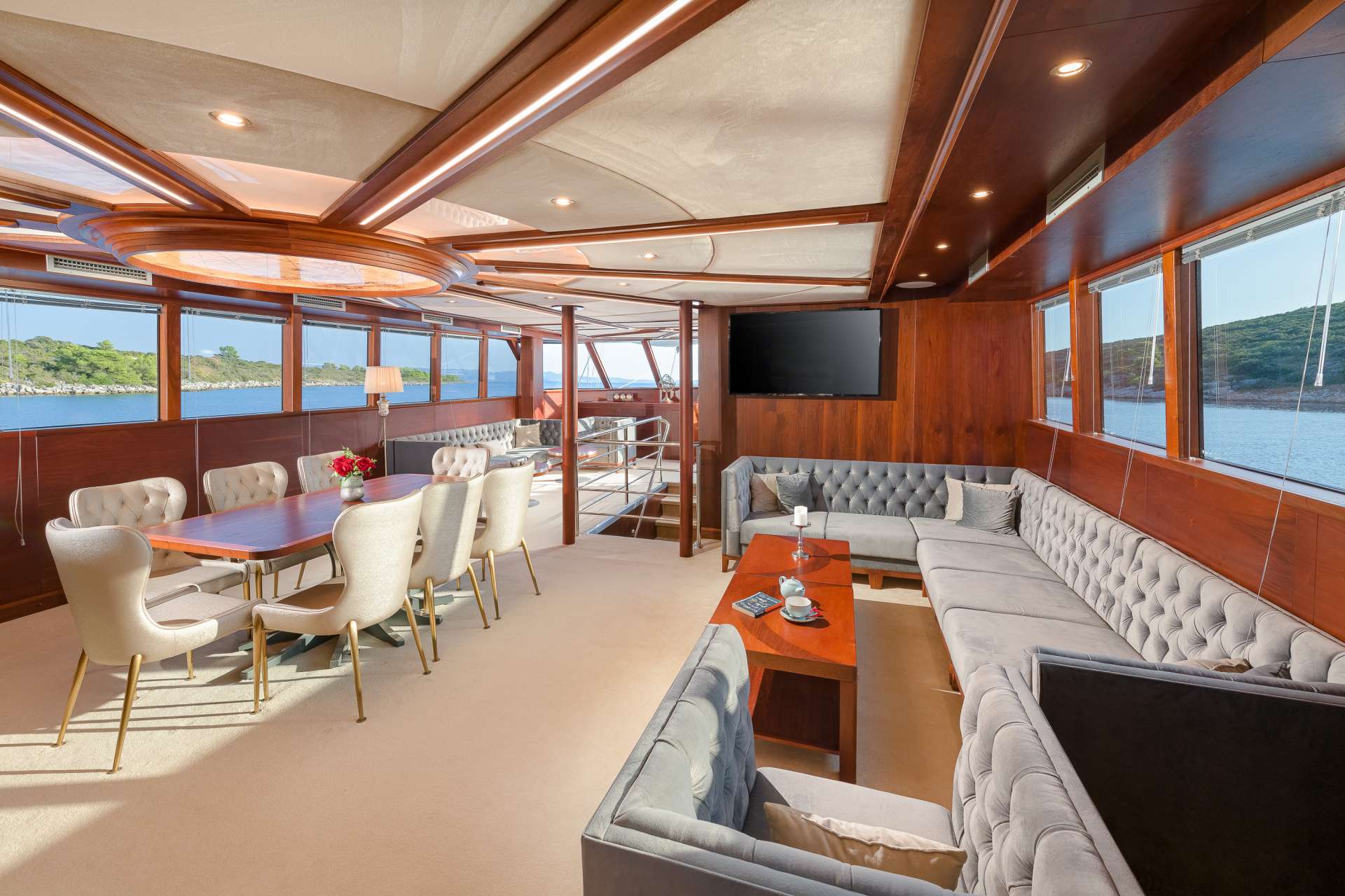 LADY GITA Yacht Charter - Salon