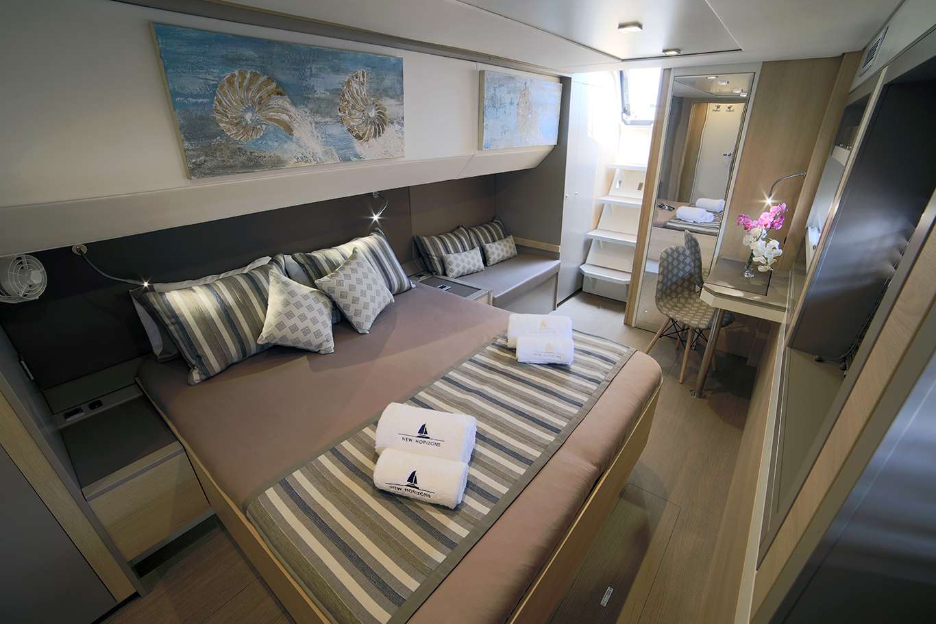 NEW HORIZONS 3 Yacht Charter - Master Stateroom
