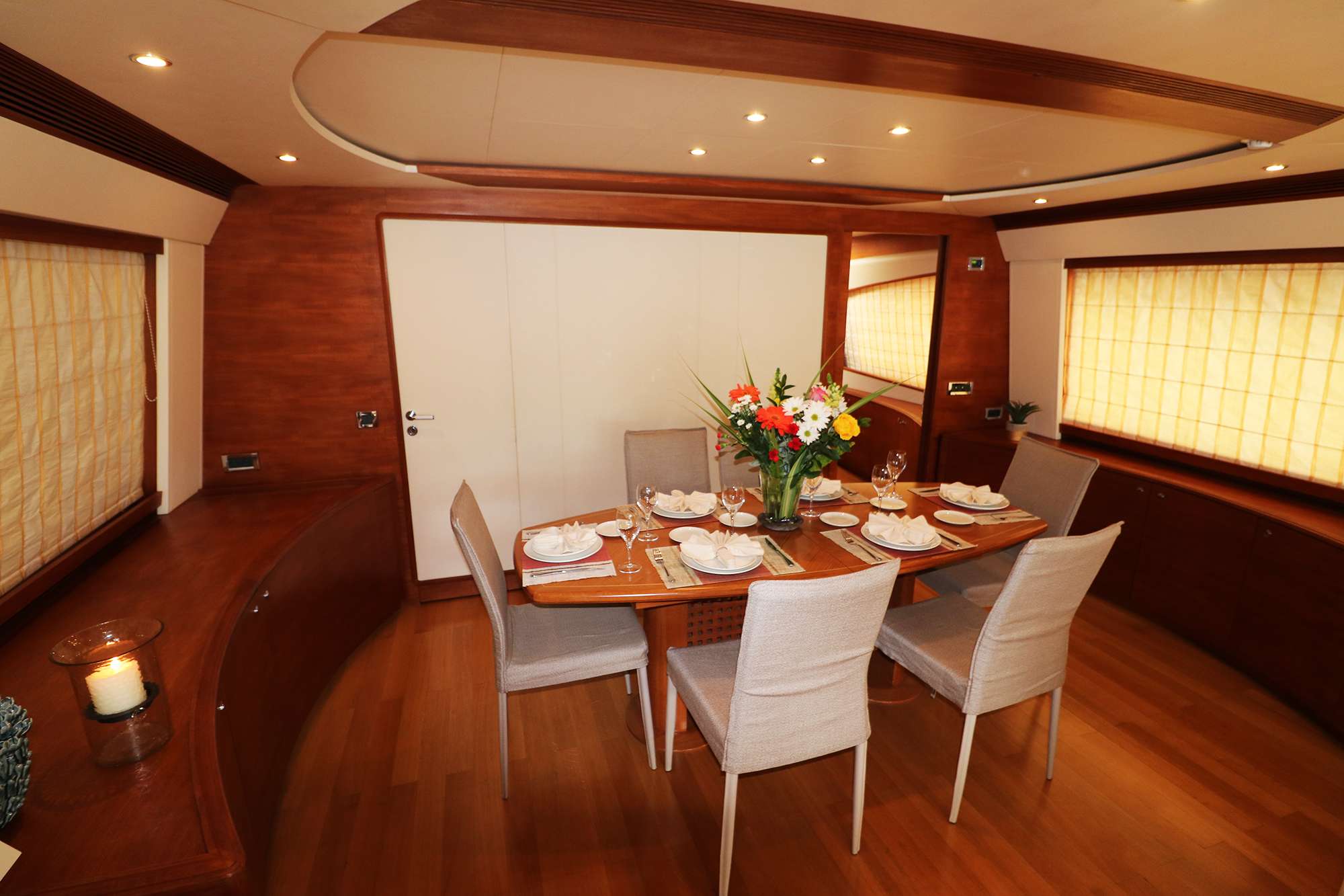 ECLIPSE 114 Yacht Charter - Salon Dining Area