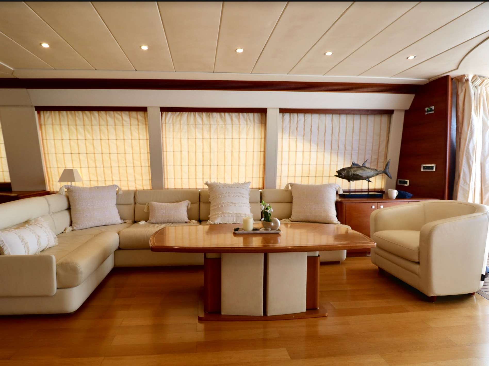 ECLIPSE 114 Yacht Charter - Main salon starboard side