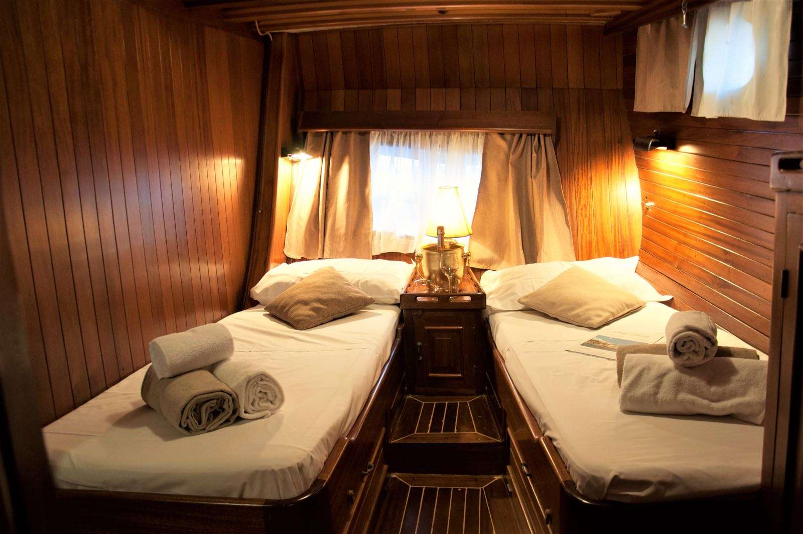 Donna Marisa Yacht Charter - aft twin cabin