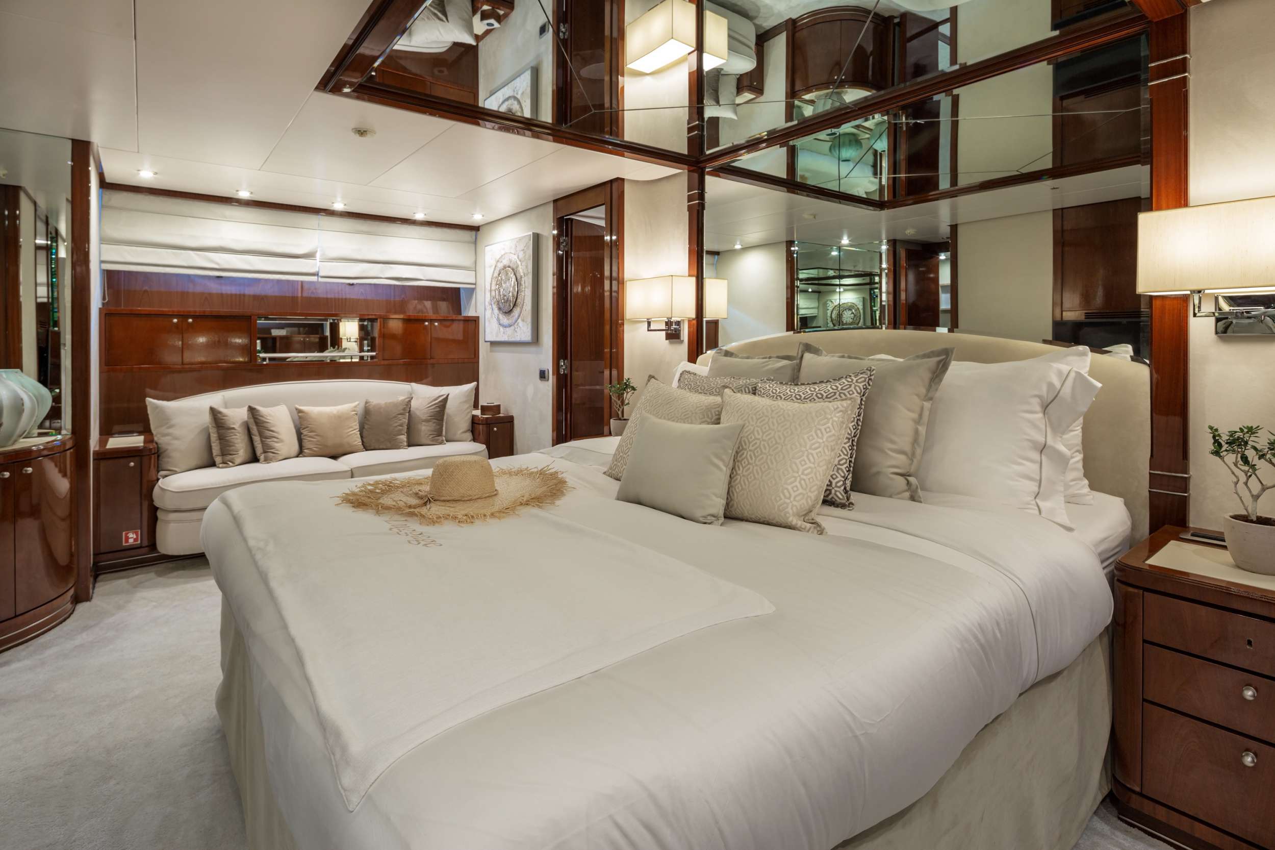 GRACE Yacht Charter - Master Cabin