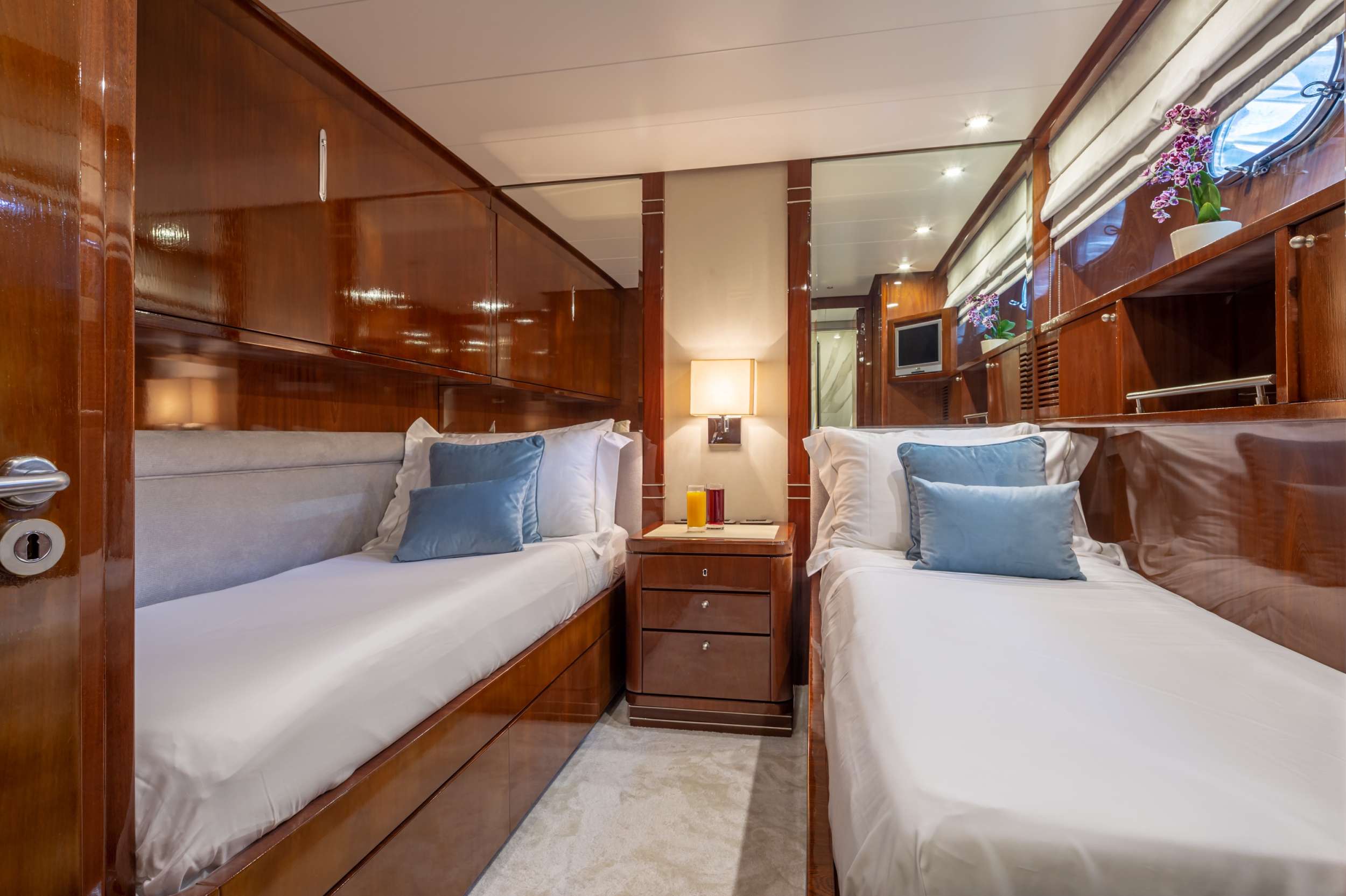 GRACE Yacht Charter - Twin Cabin