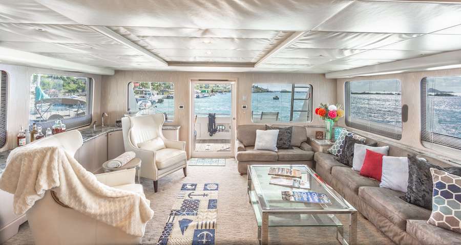 PRIME TIME Yacht Charter - Saloon