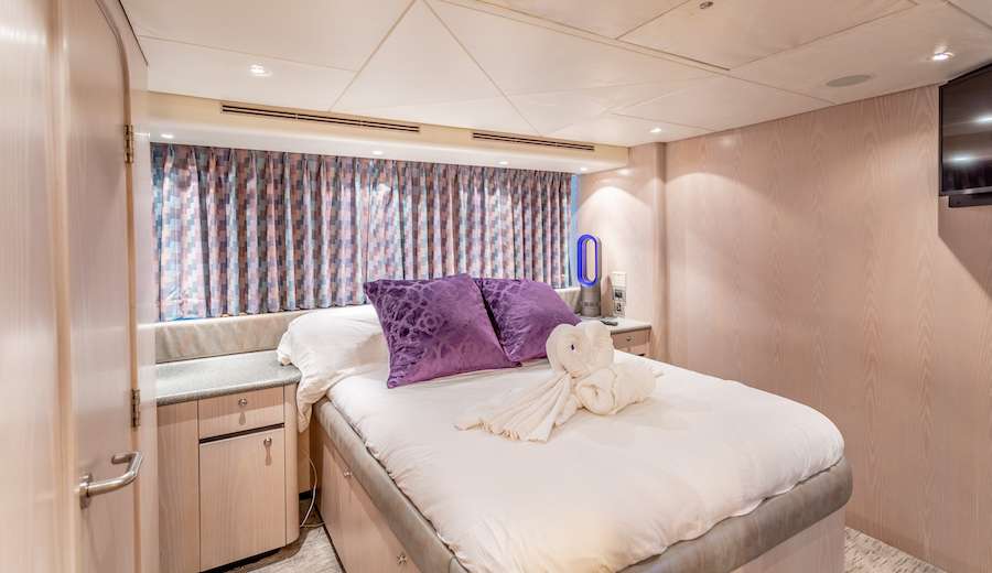 PRIME TIME Yacht Charter - VIP Queen Ssuite