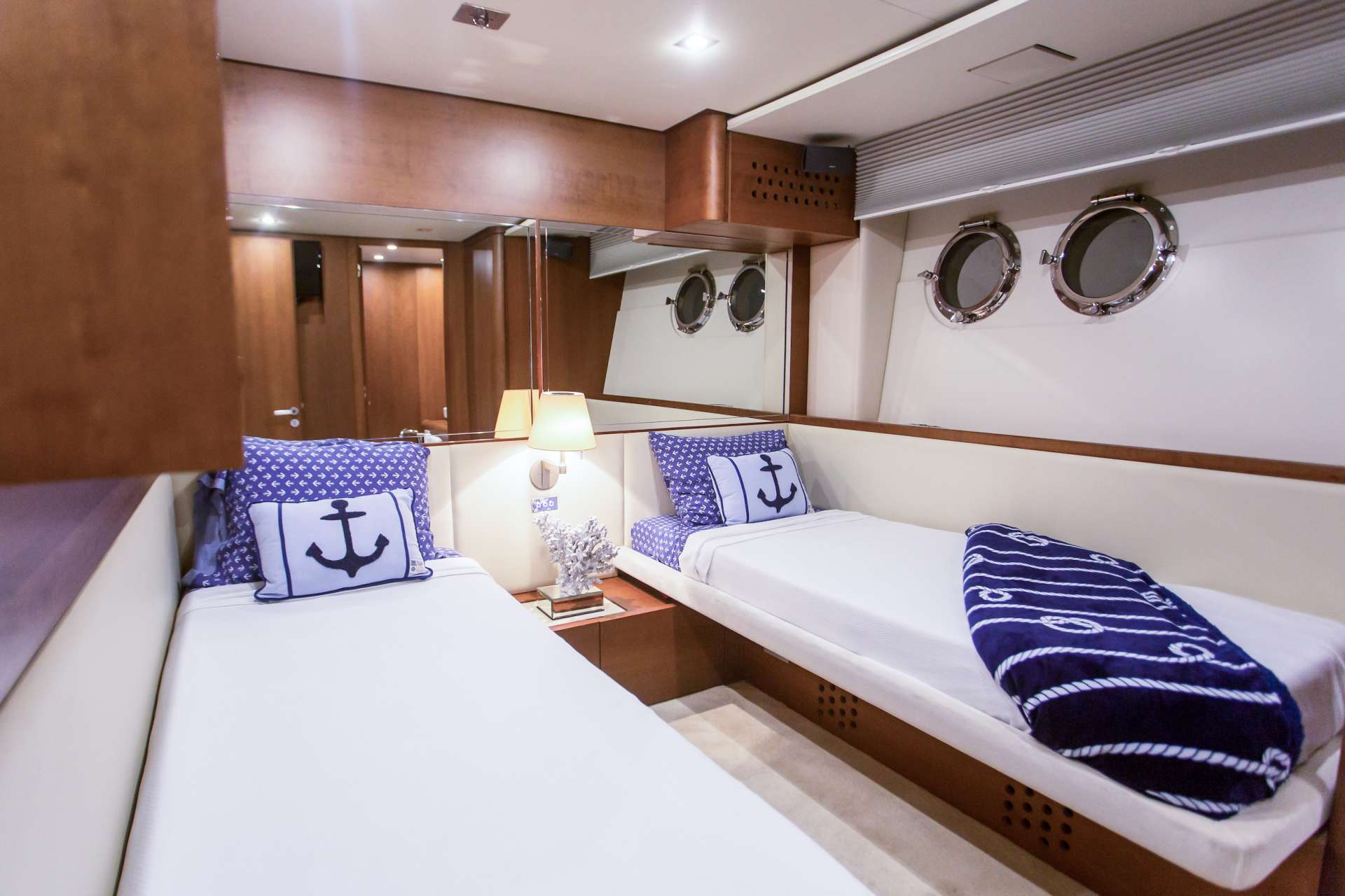 86 Italian Yacht Yacht Charter - Starbord Pullman Cabin
