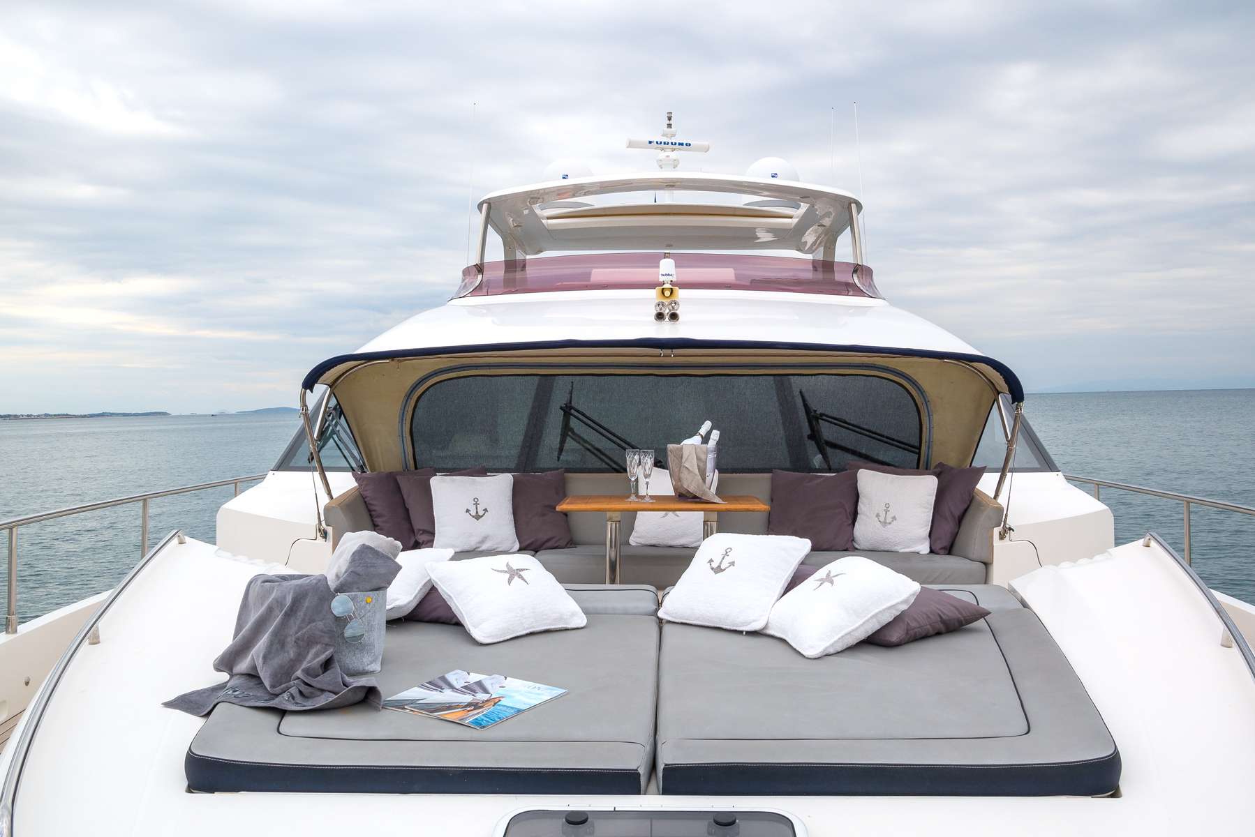 Bow sitting-lounge area