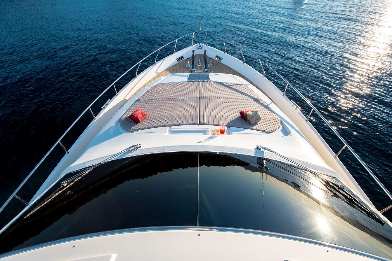 PIOLA Yacht Charter - Bow