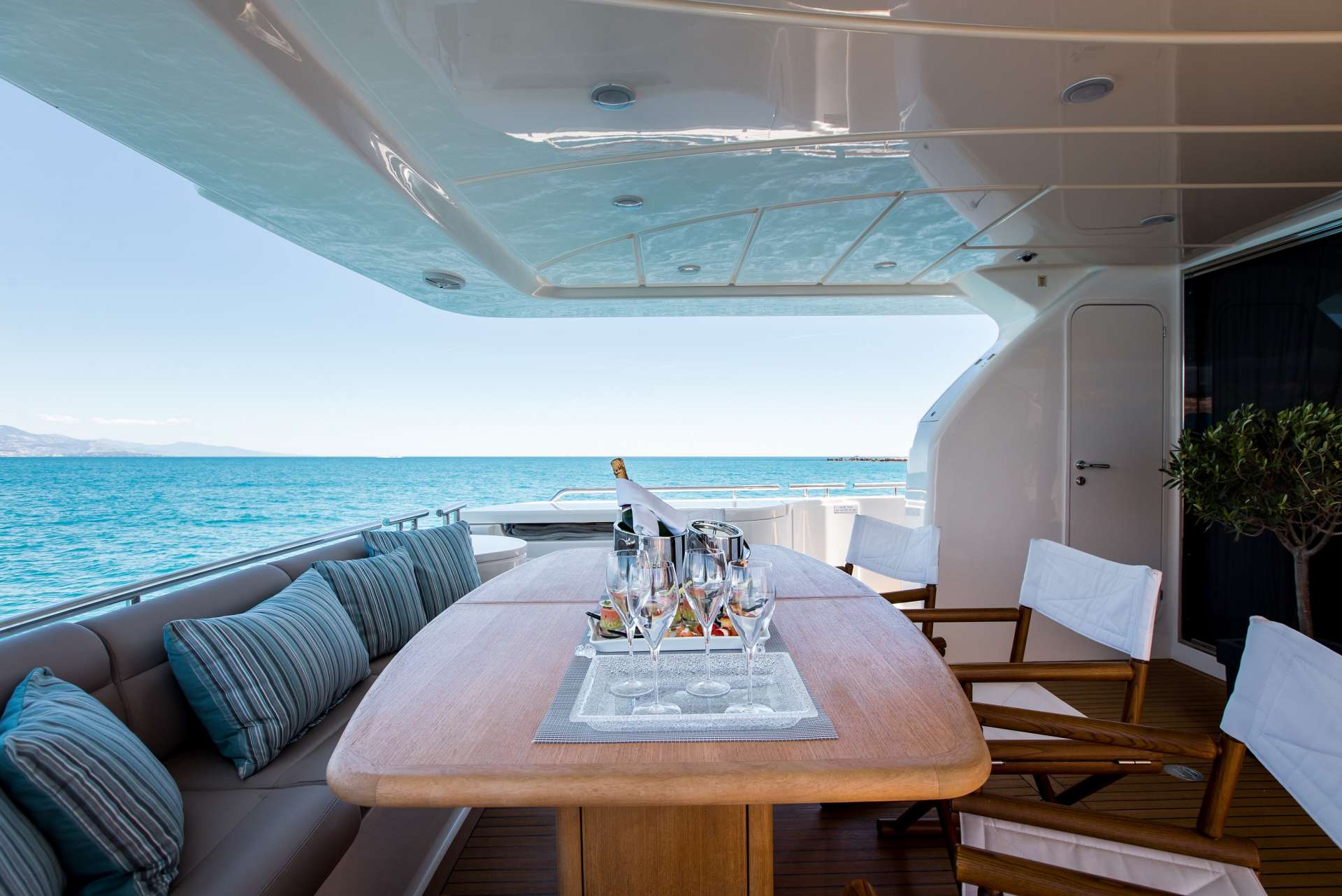 PIOLA Yacht Charter - Aft deck