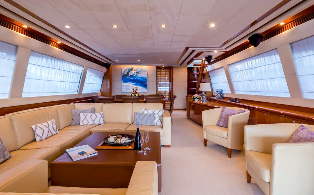 PIOLA Yacht Charter - Salon