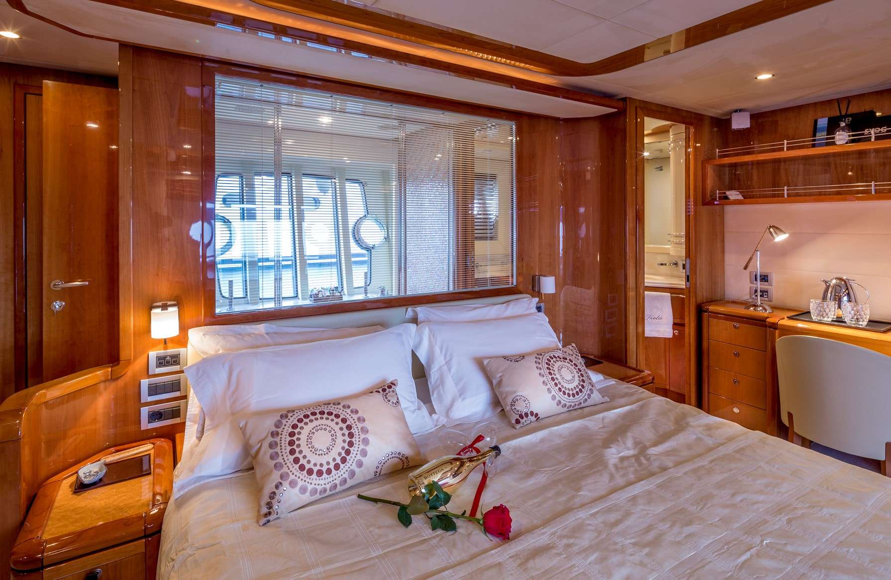 PIOLA Yacht Charter - Master Cabin