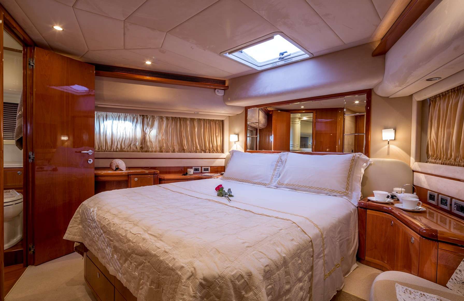 PIOLA Yacht Charter - VIP Cabin