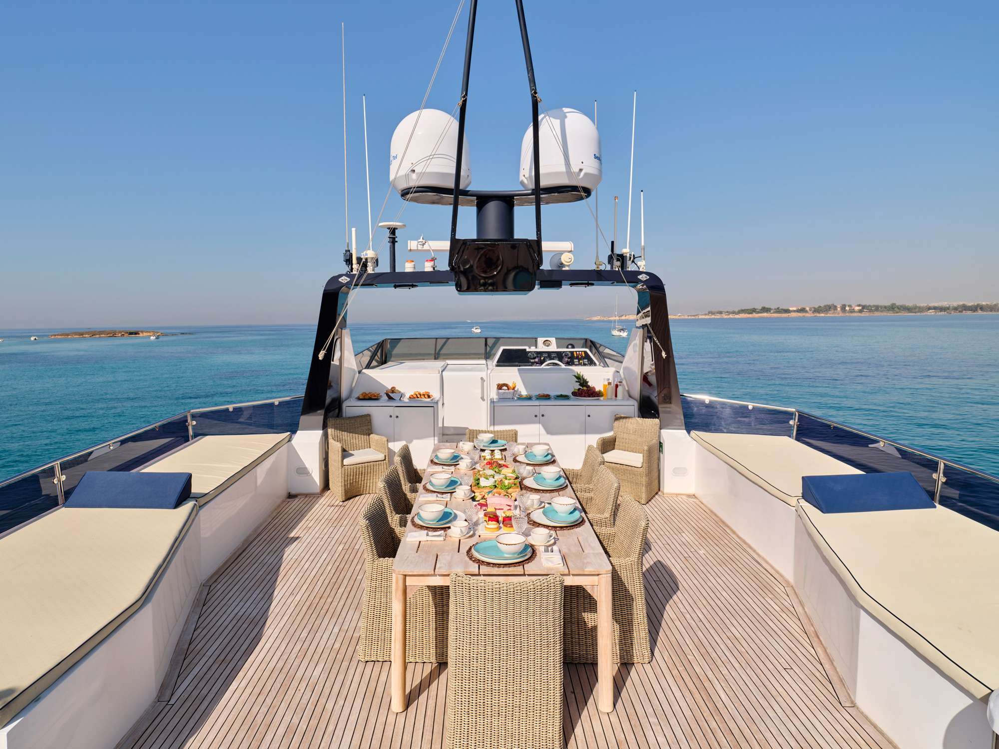 LADY RINA Yacht Charter - Sundeck table