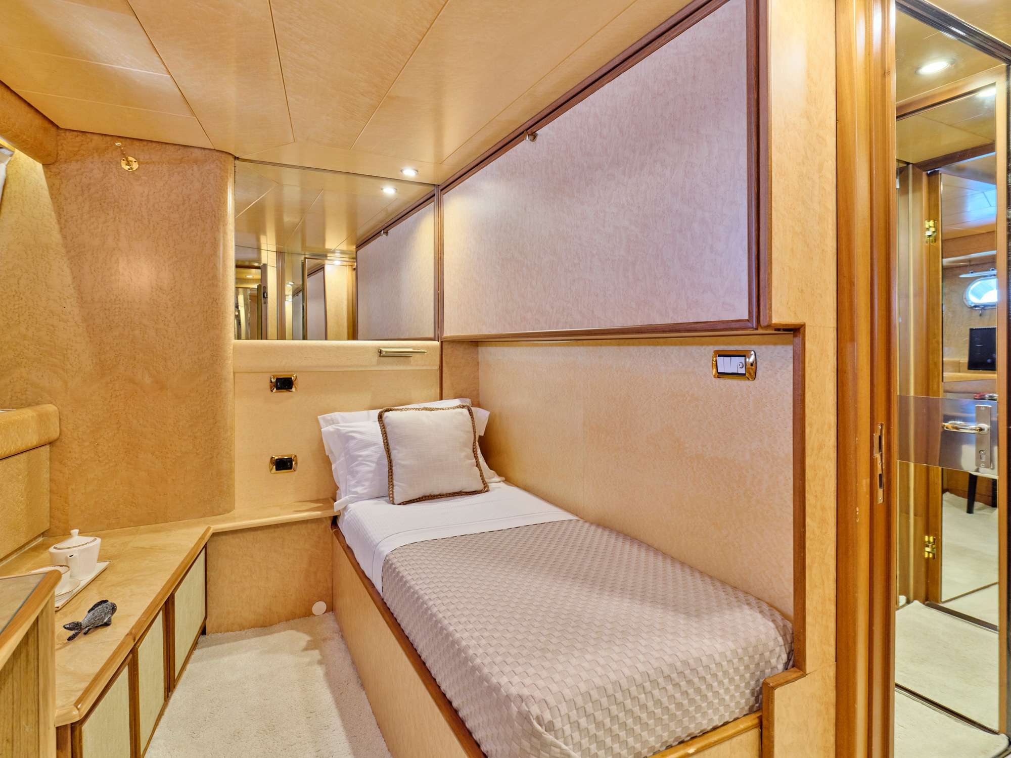 LADY RINA Yacht Charter - Single cabin