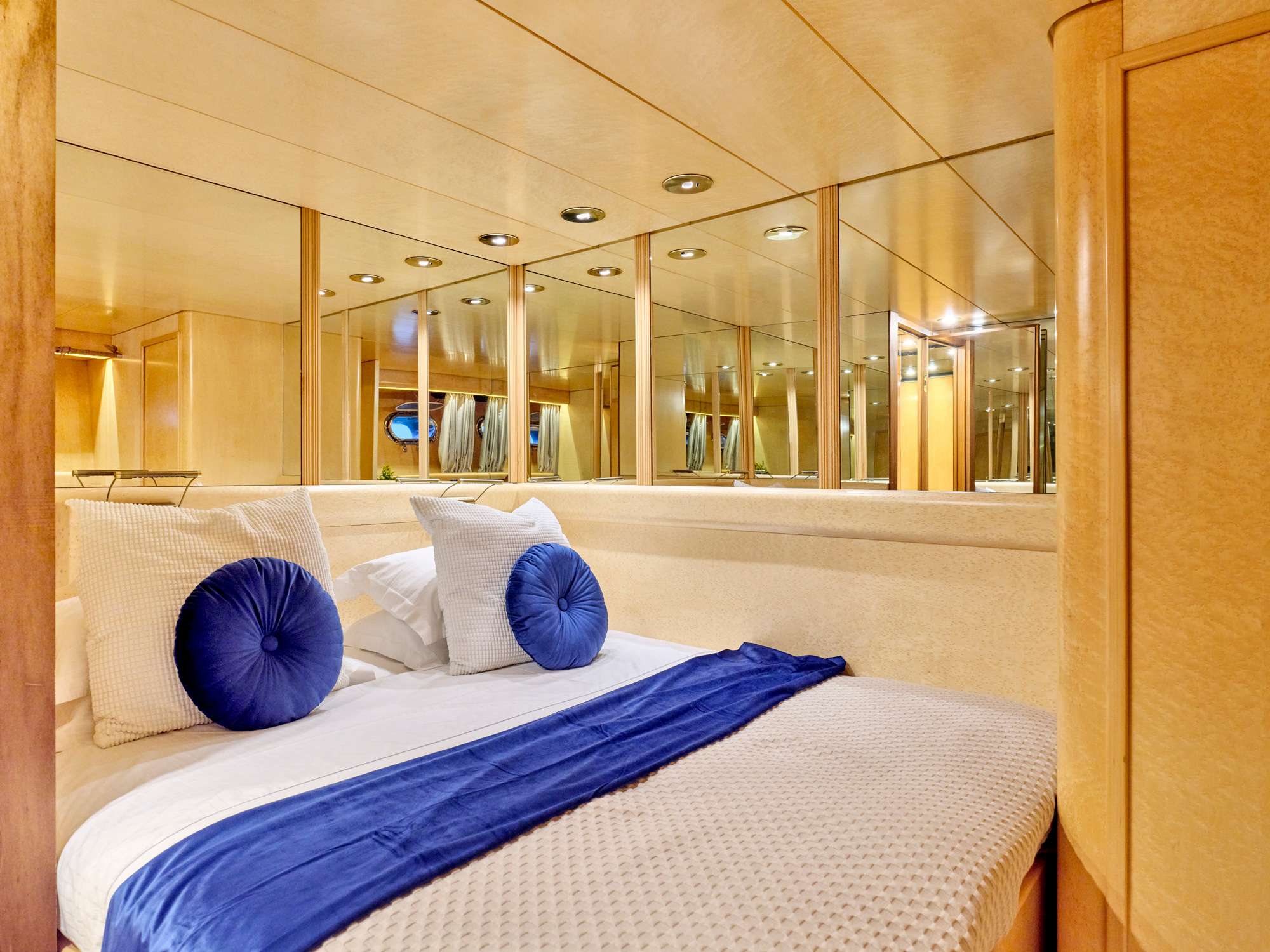 LADY RINA Yacht Charter - Double cabin II