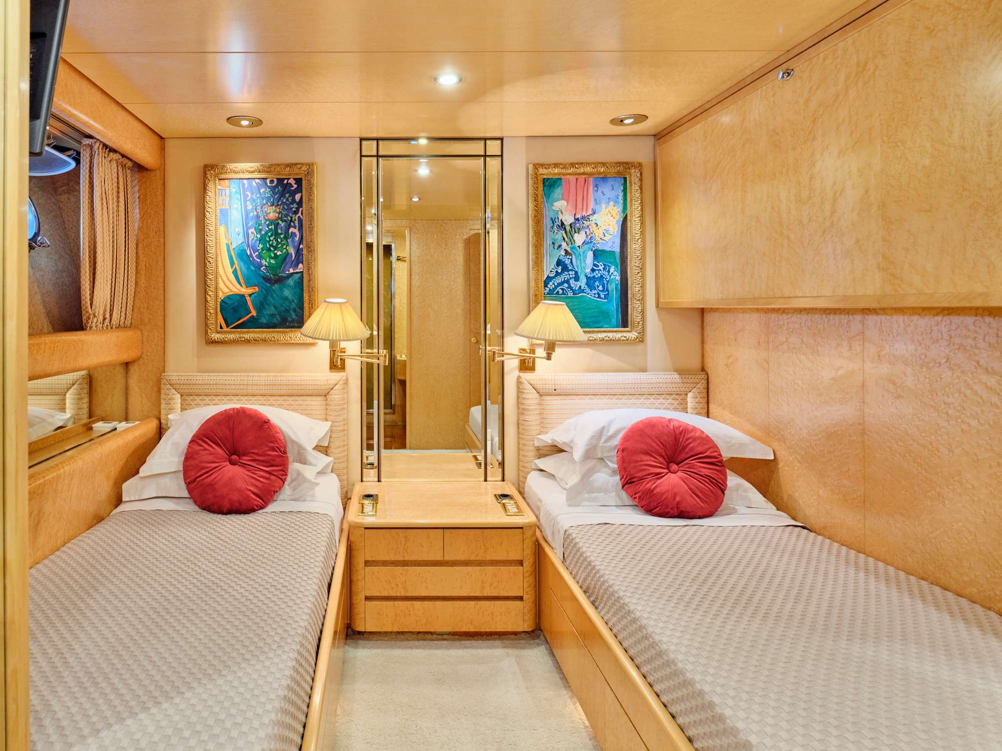 LADY RINA Yacht Charter - Twin cabin I