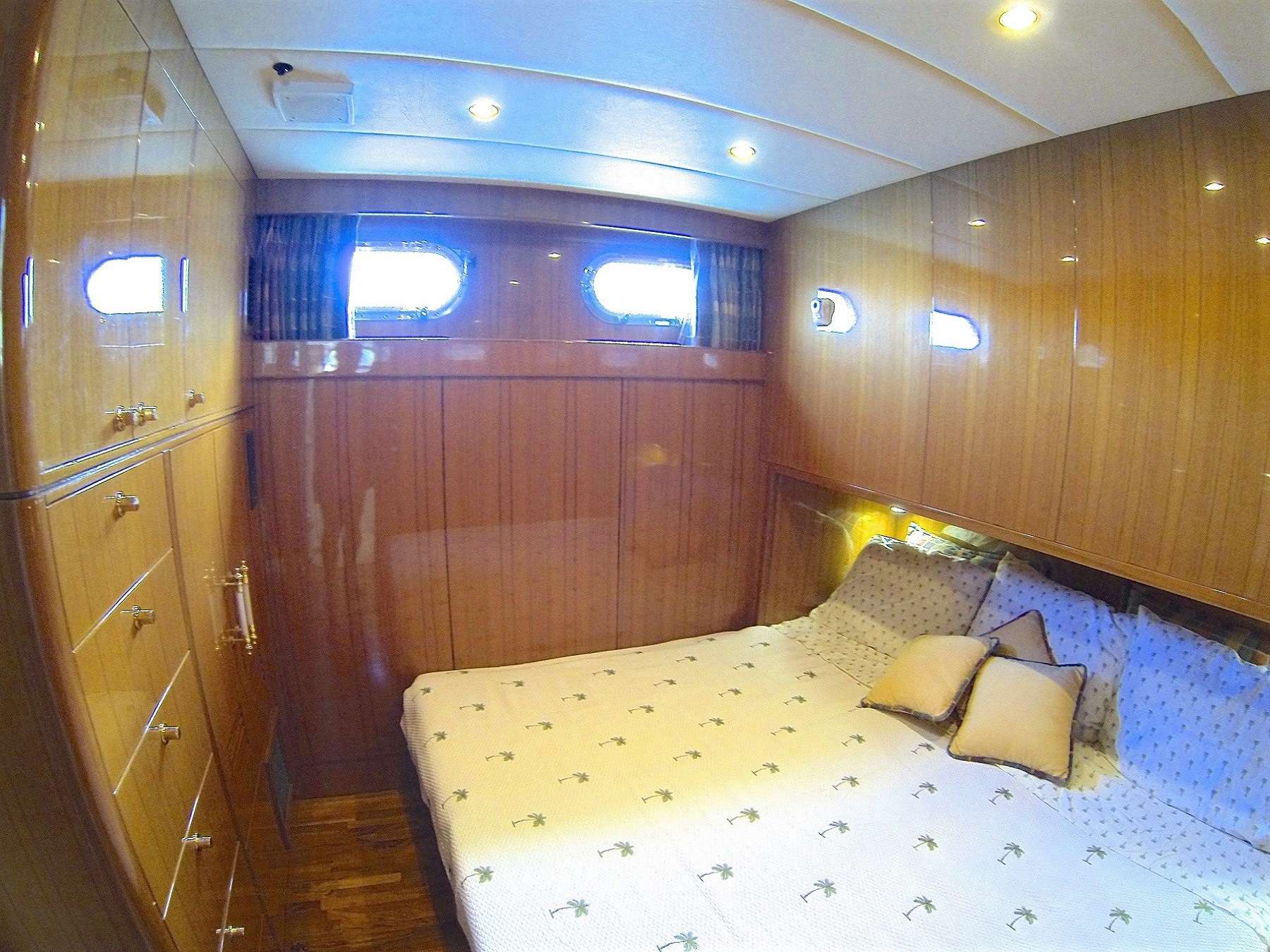 MCGREGOR III Yacht Charter - Single bed cabin converted to King
