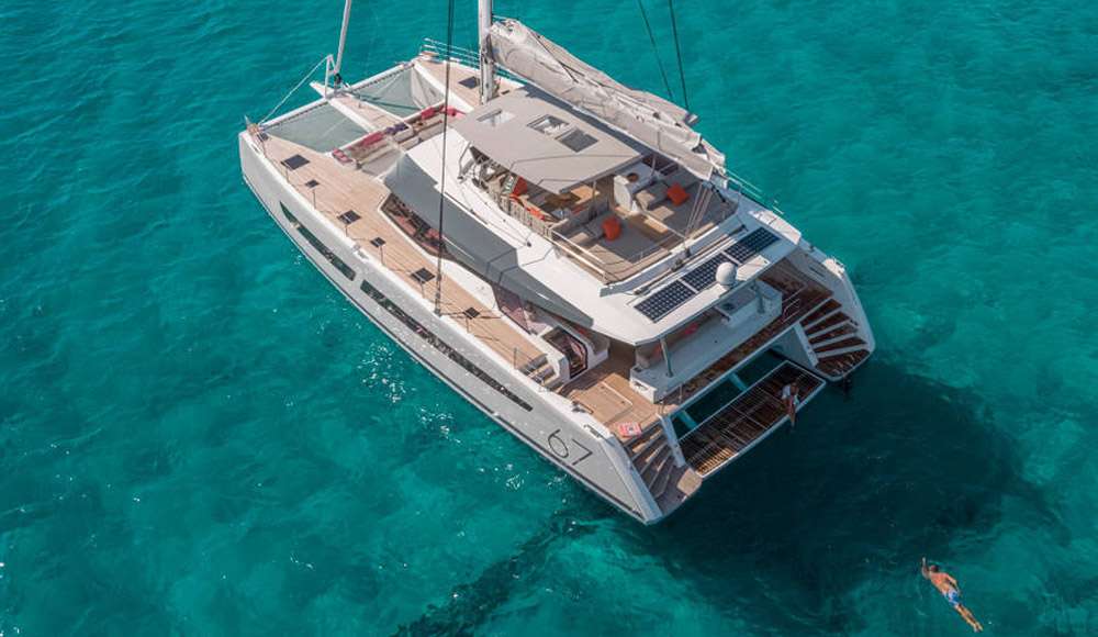 Yacht charter Black Cat