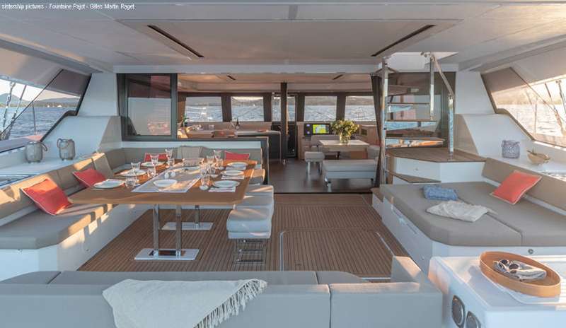 Catamaran Black Cat