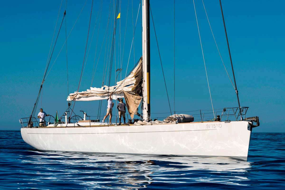 Yacht Charter Logica | Ritzy Charters