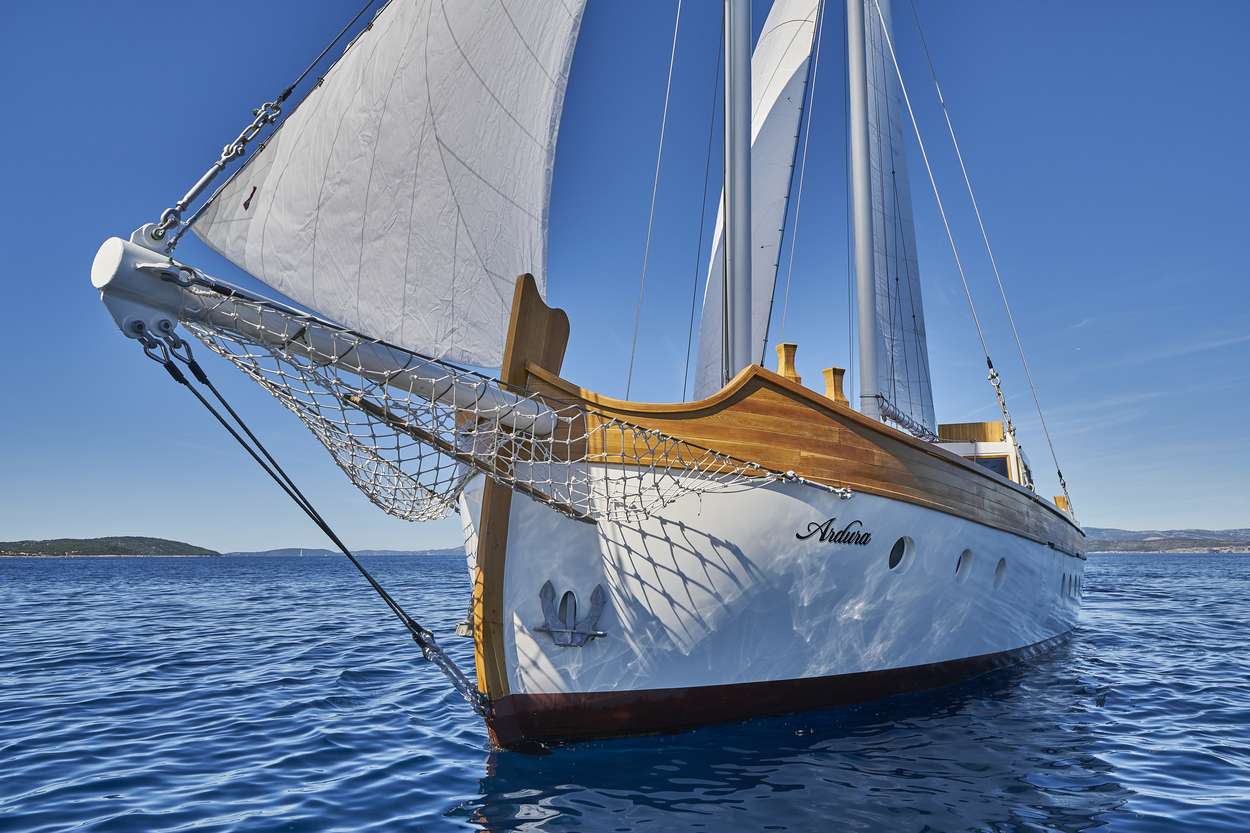 Yacht Charter ARDURA | Ritzy Charters