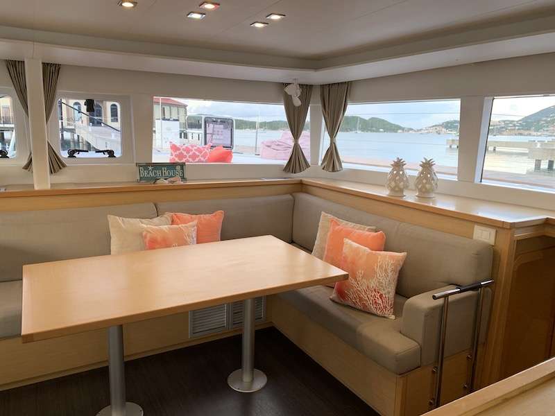 Catamaran Charter Makin