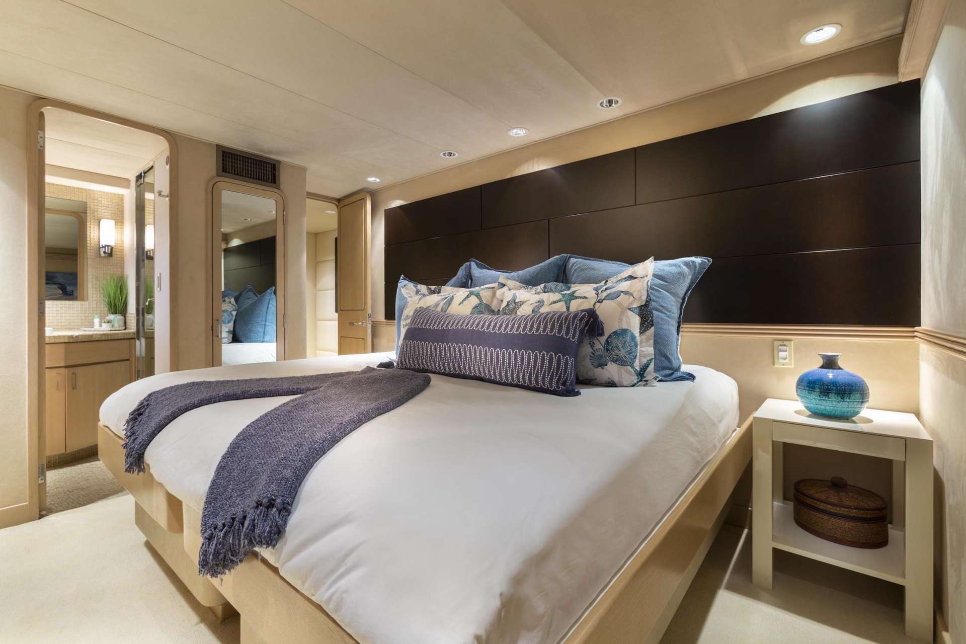 Guest King Stateroom (converts to  twin)