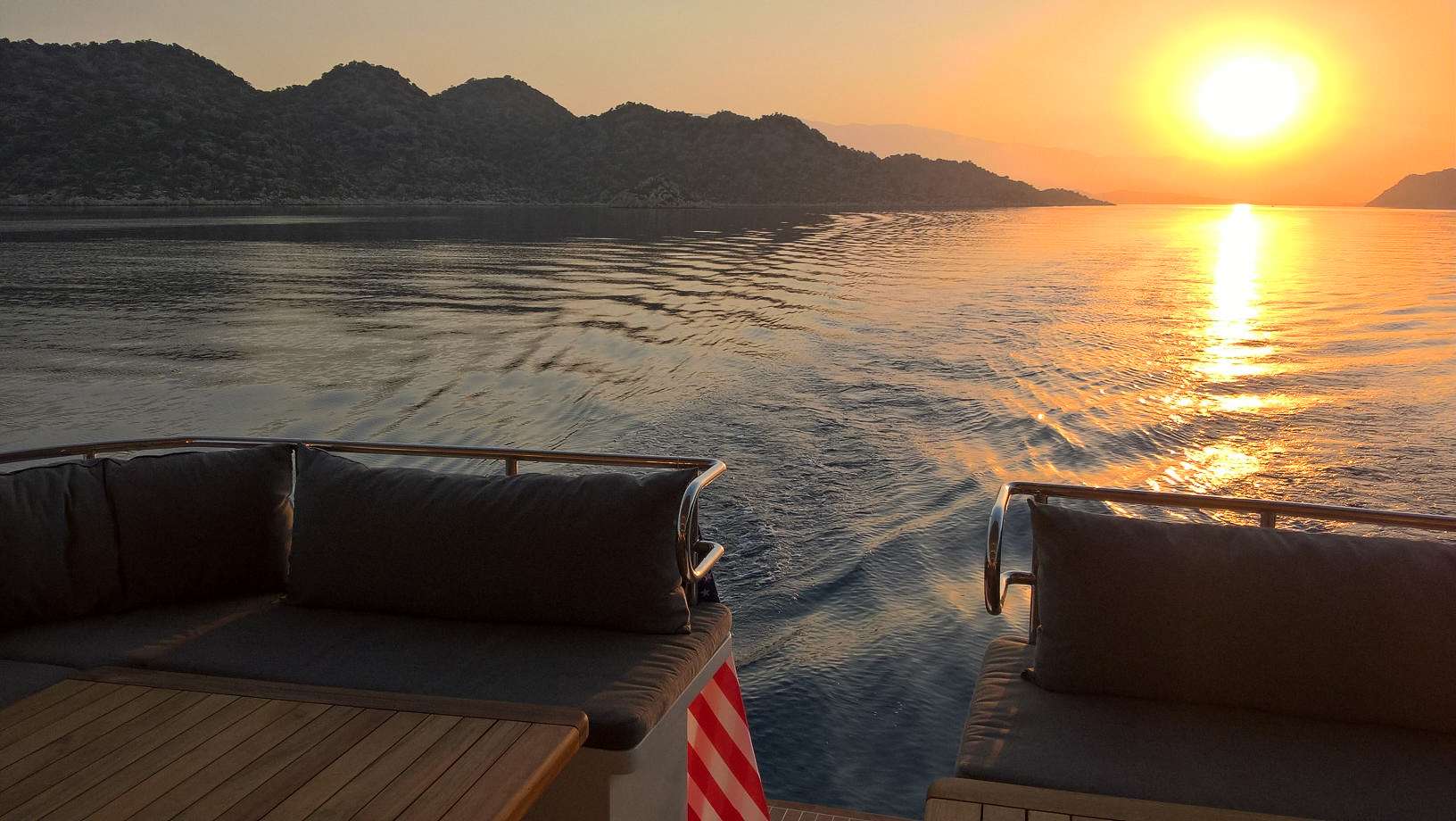 Catamaran Charter Solar Wave