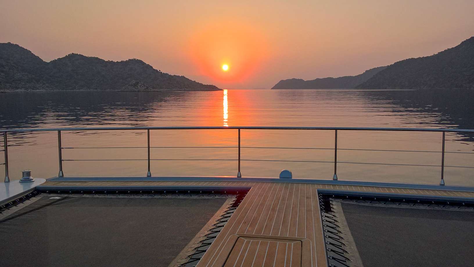 Catamaran Charter Solar Wave