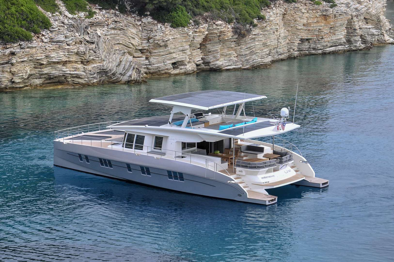 Catamaran Charter Solar Wave