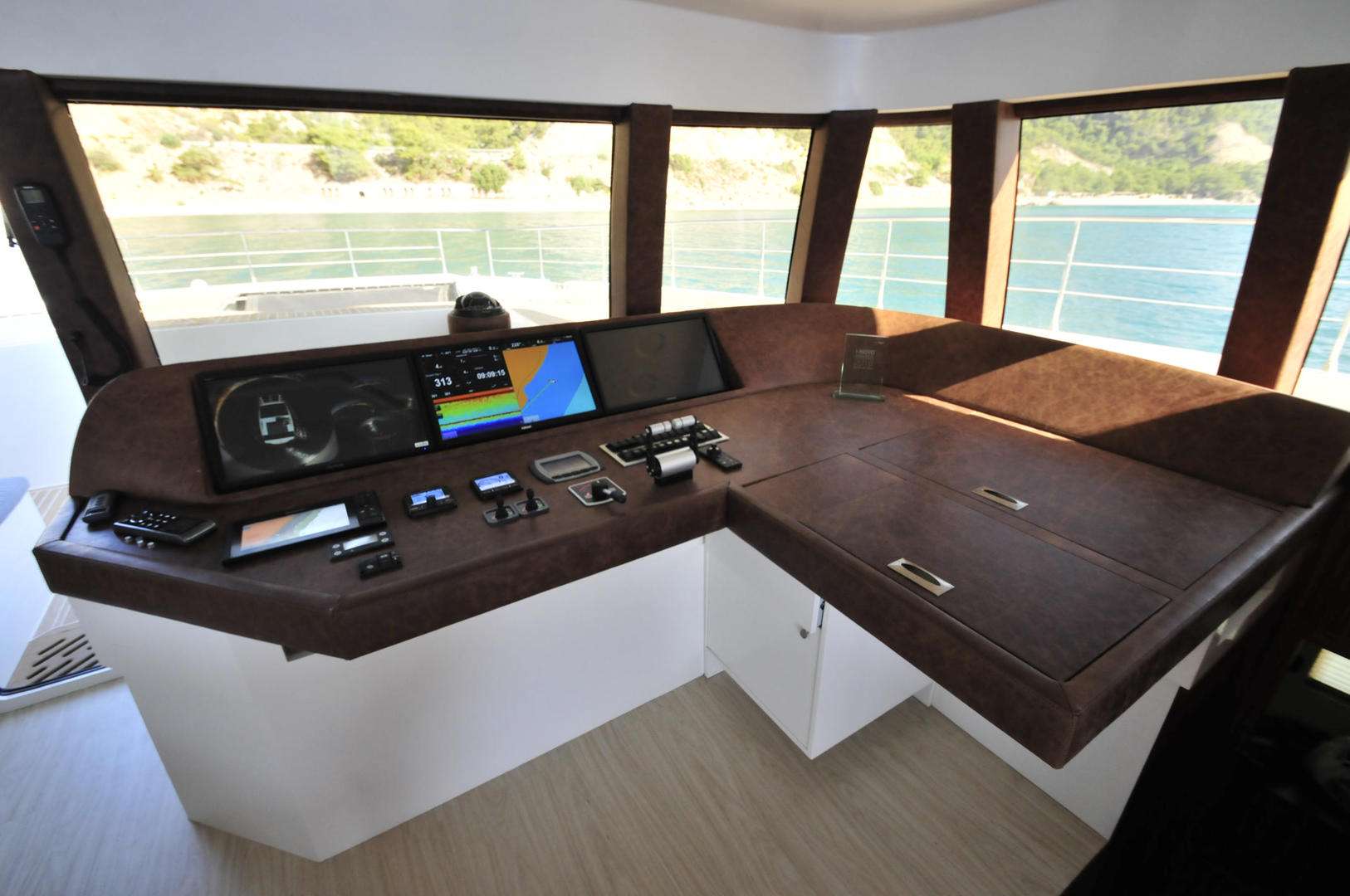 Catamaran Charter Solar Wave