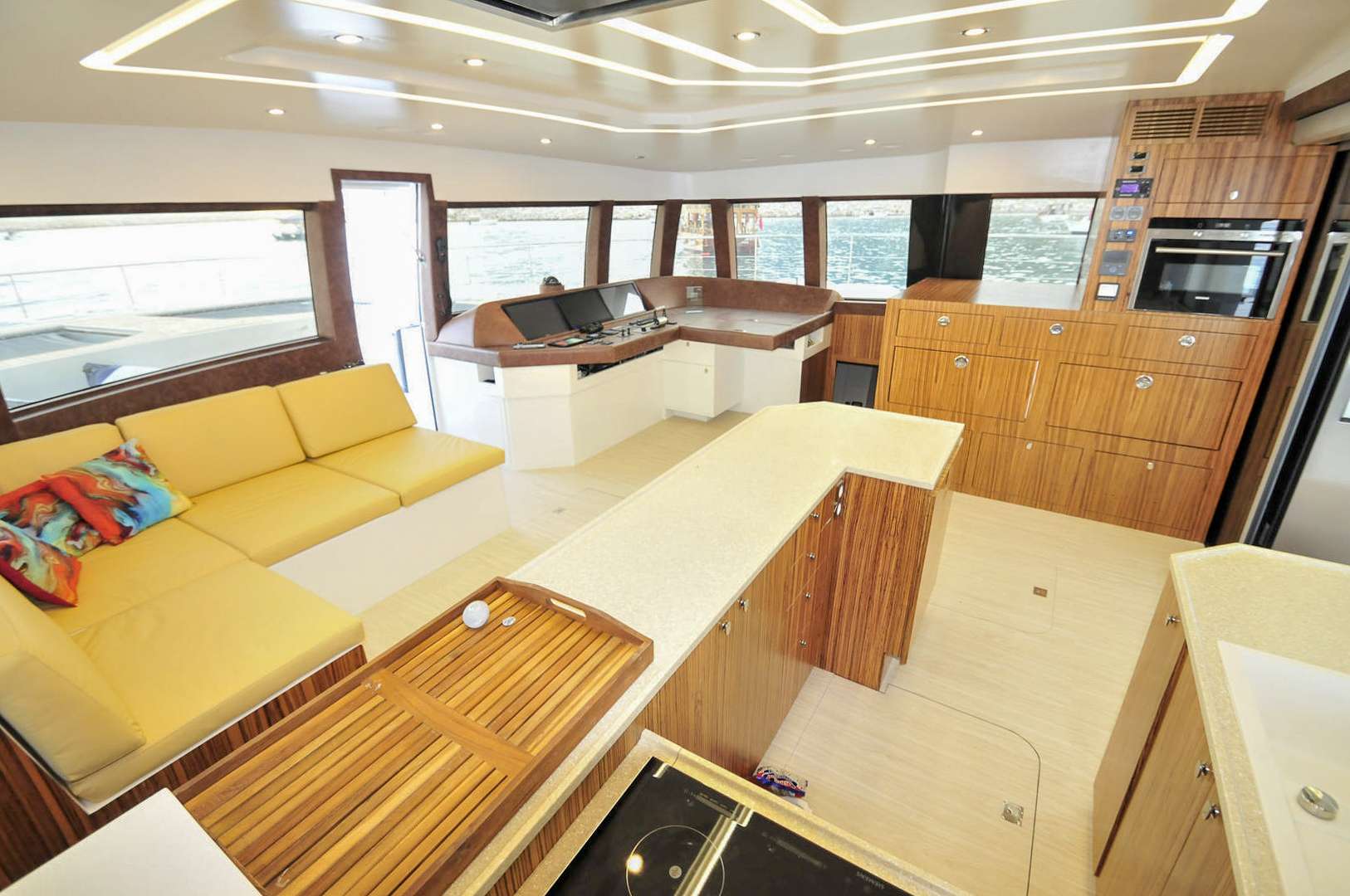 Catamaran Charter Solar Wave