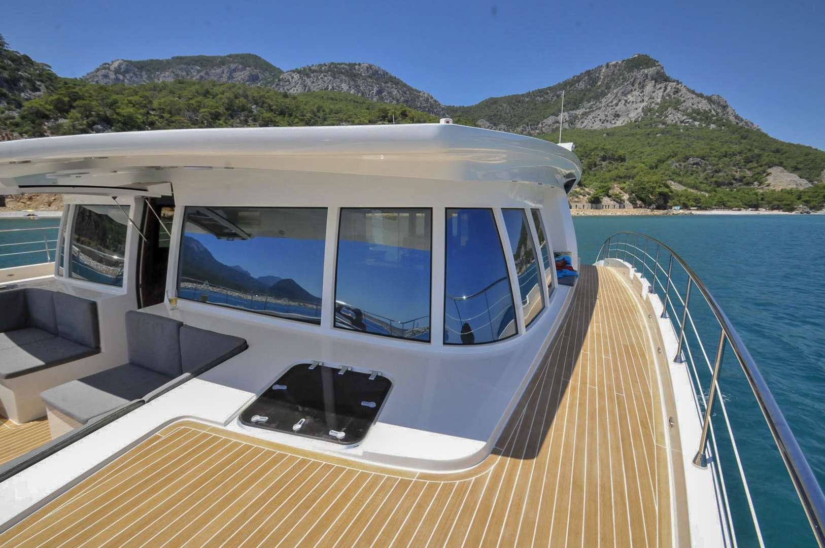 Catamaran Solar Wave