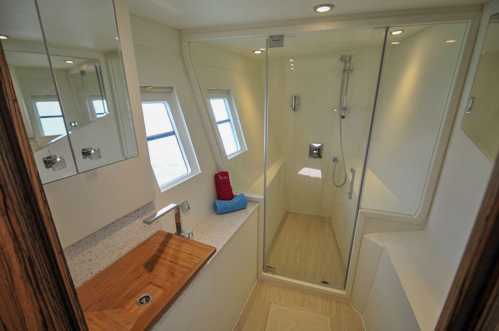 Catamaran Charter Solar Wave
