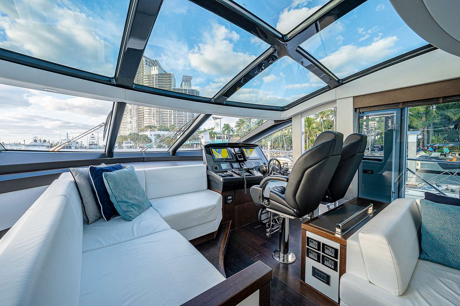 motor yacht Strategic Dreams 