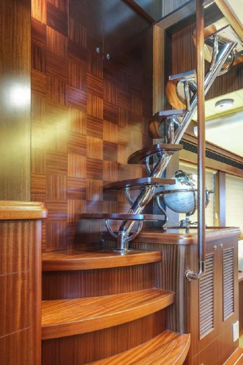 Stairway to Flybridge