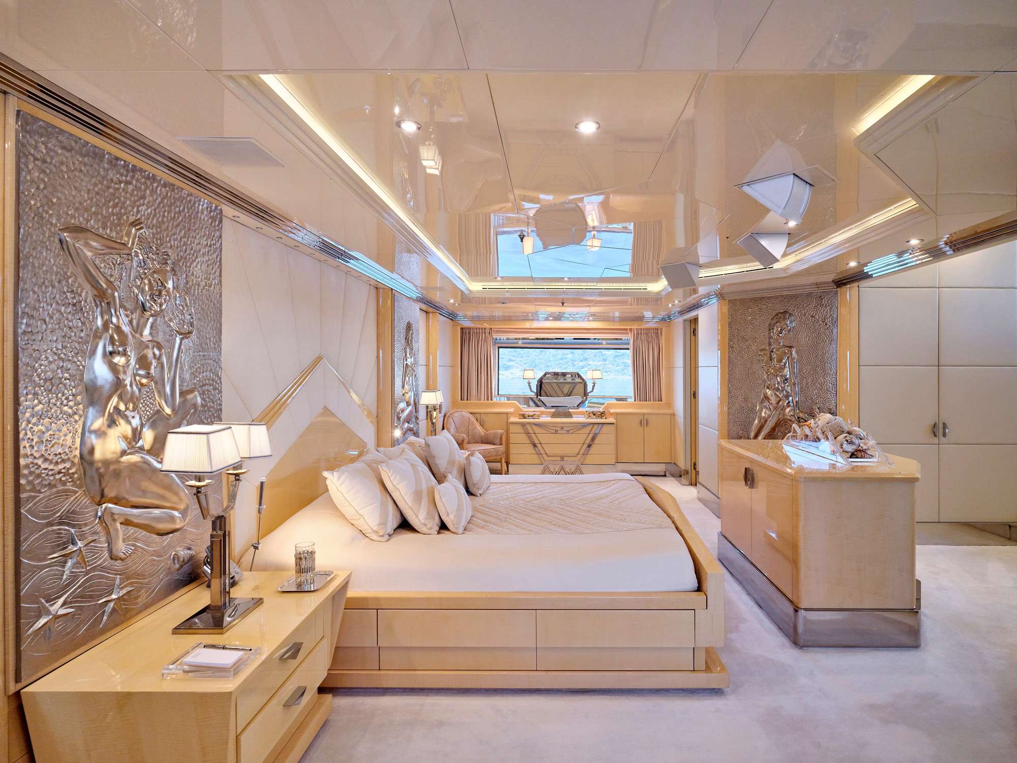 SUNDAY Yacht Charter - Master Suite