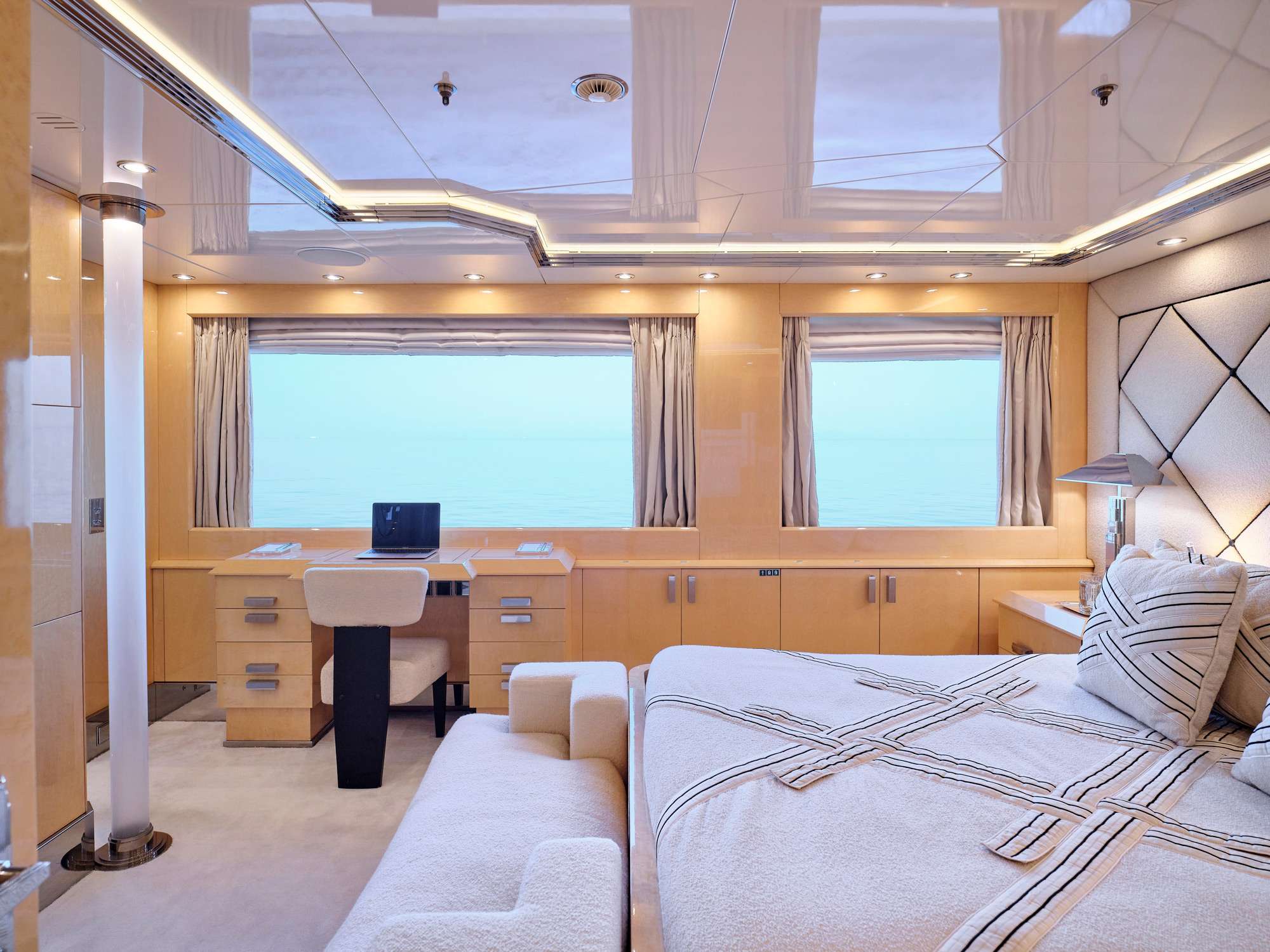 SUNDAY Yacht Charter - VIP 1