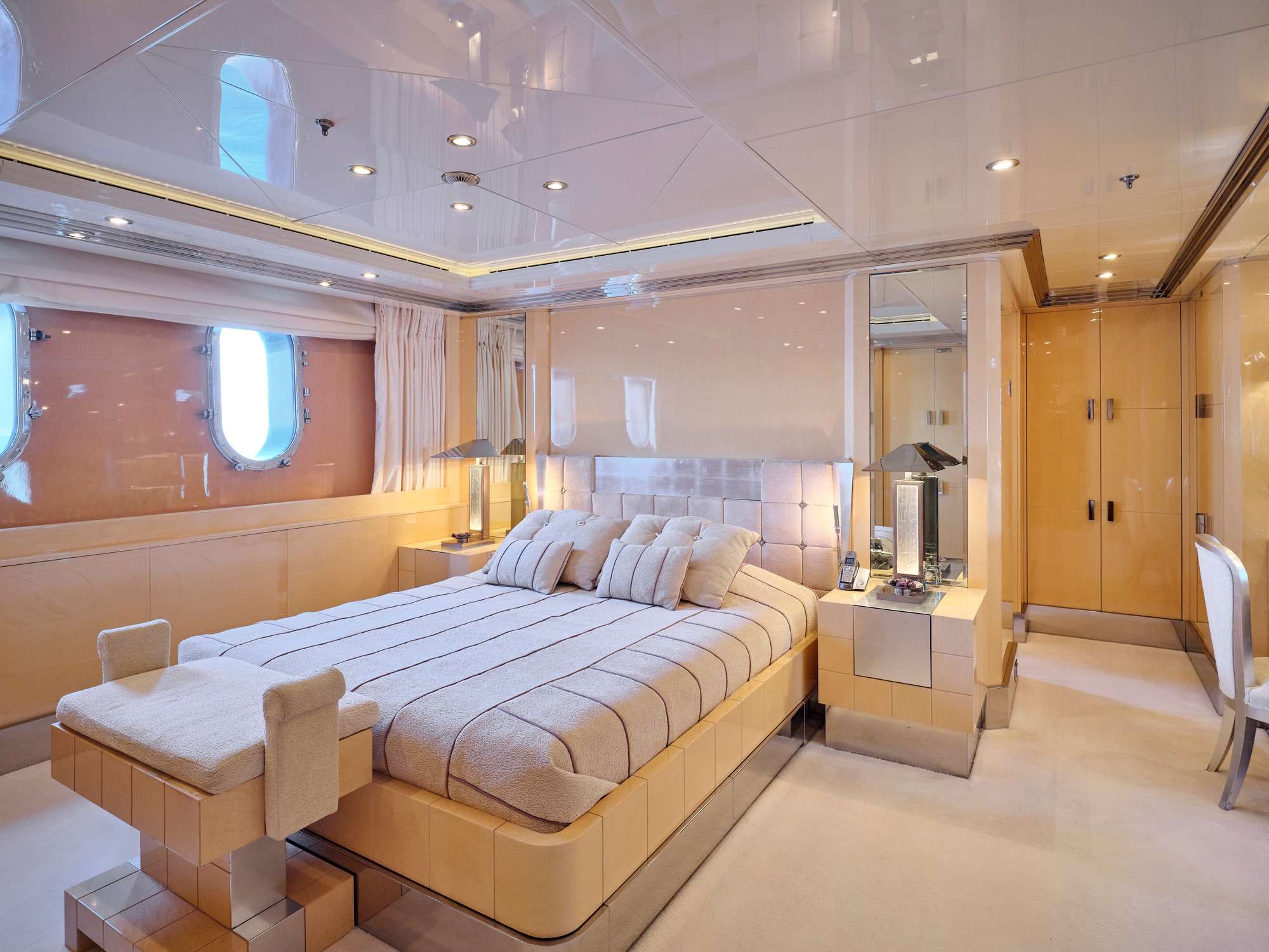 SUNDAY Yacht Charter - VIP 3