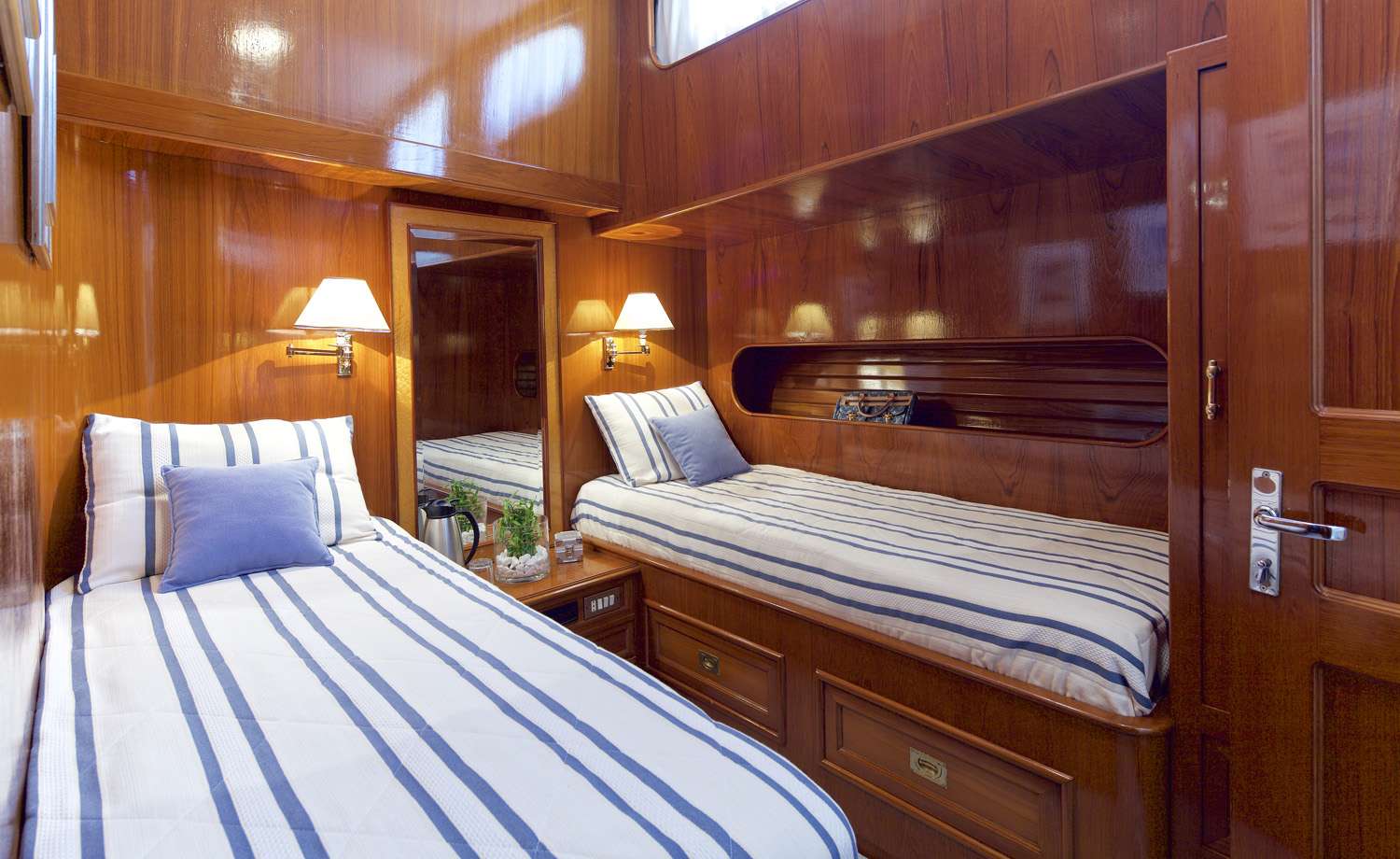 HERMINA Yacht Charter - Twin Stateroom