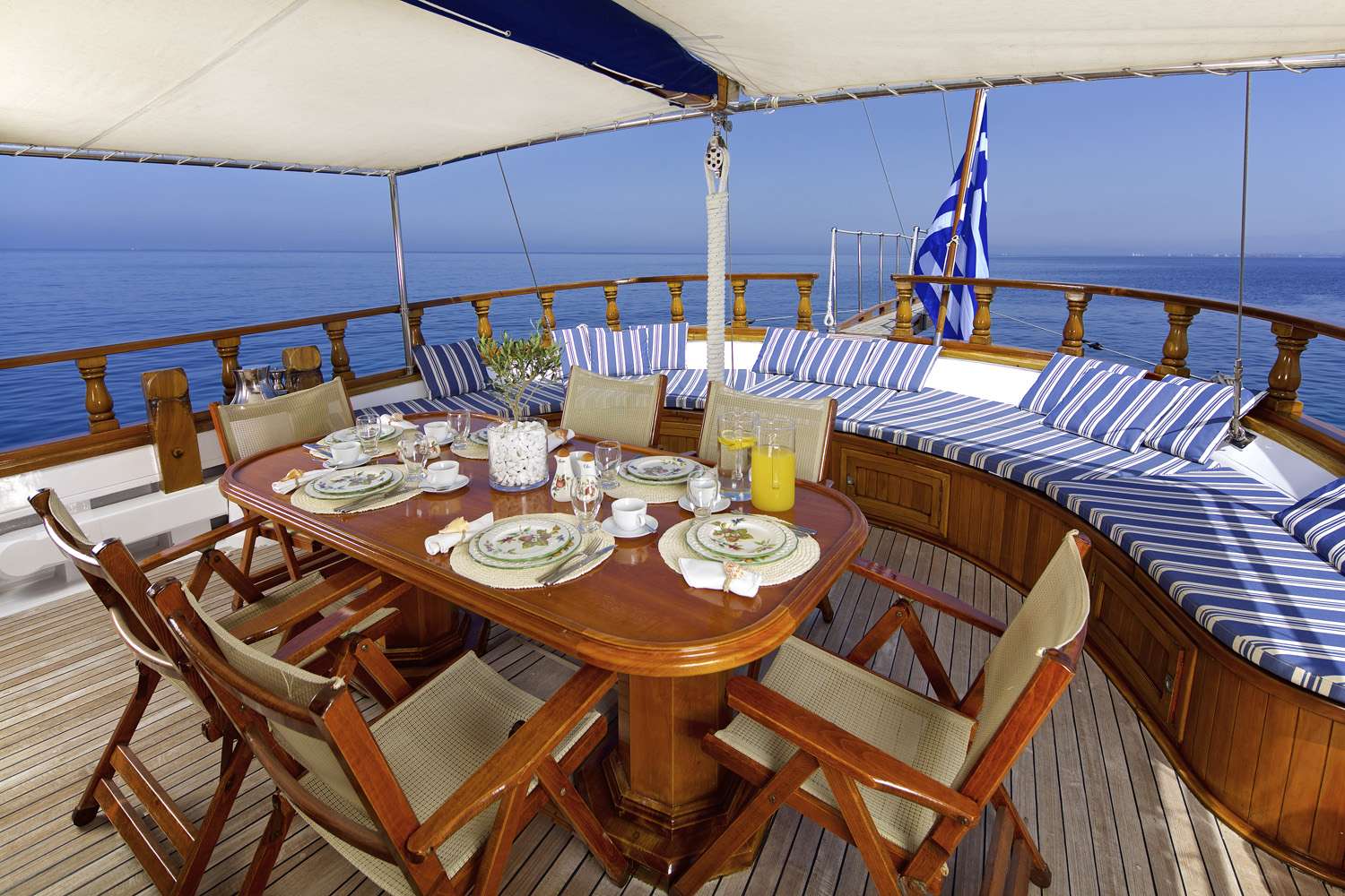 HERMINA Yacht Charter - main Deck dining aft