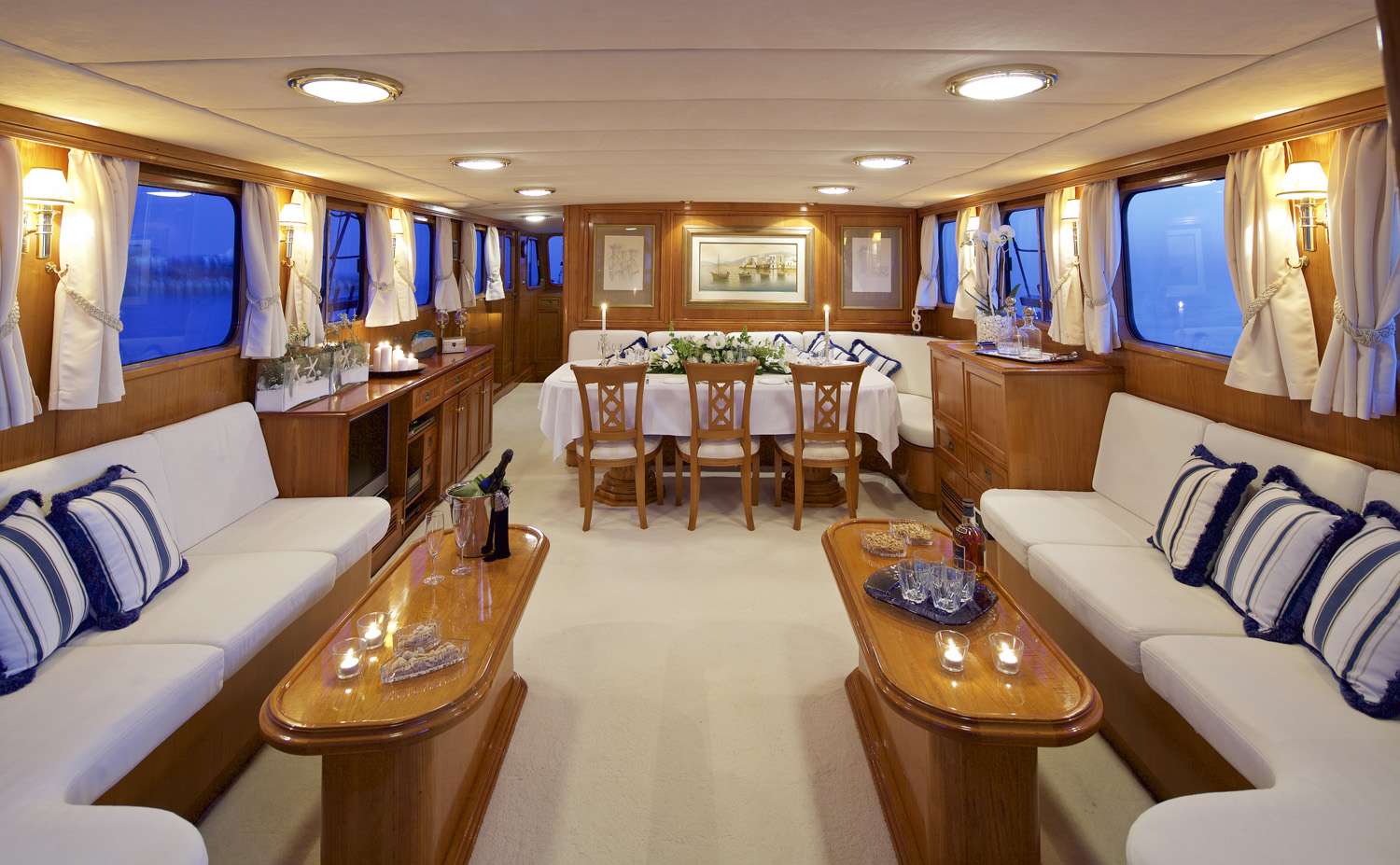 HERMINA Yacht Charter - Main Salon 2