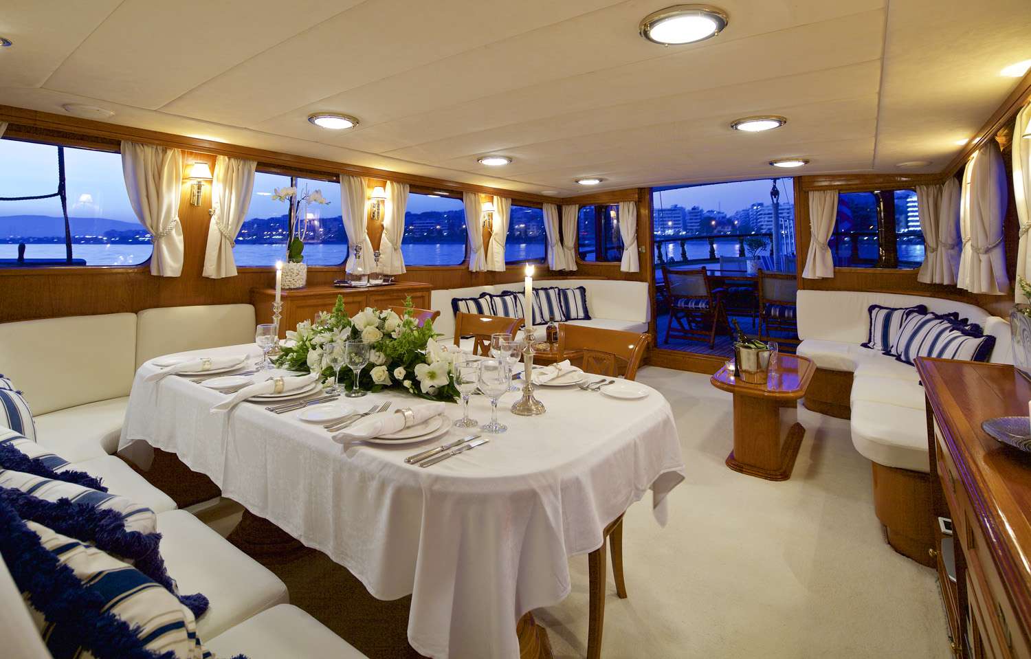 HERMINA Yacht Charter - Main Salon 3